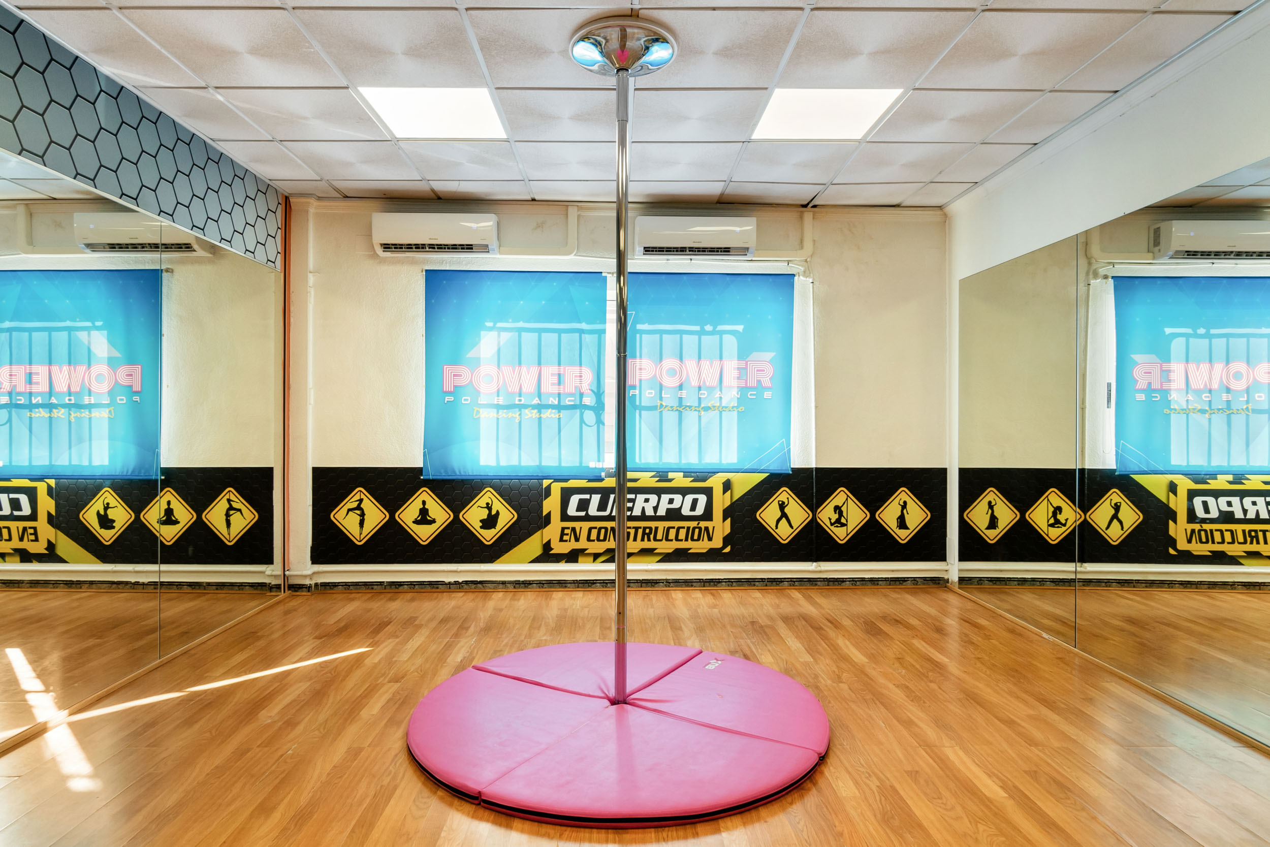 3405-03891. Dance and Pole Dance Academy in Pilar de la Horadada